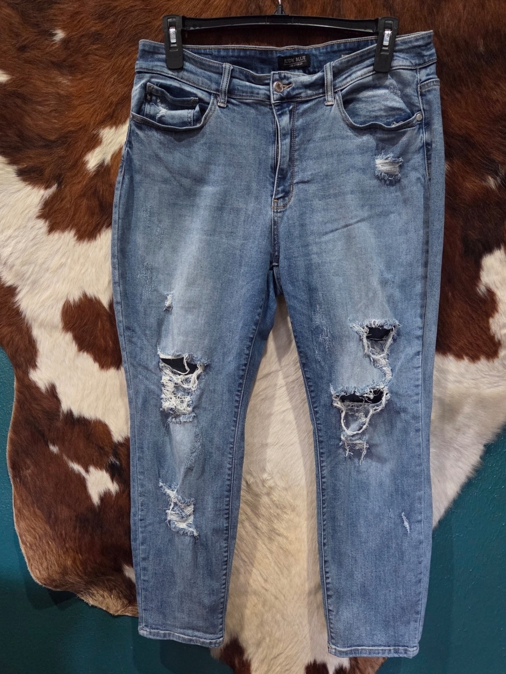 Judy Blue Light Wash Distressed Boyfriend Jeans